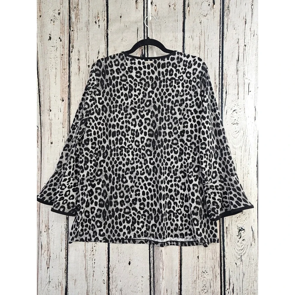 Michael Kors Top Womens XL Gray Leopard Pattern Bell Sleeve Crew Neck Blouse EUC - Picture 4 of 5